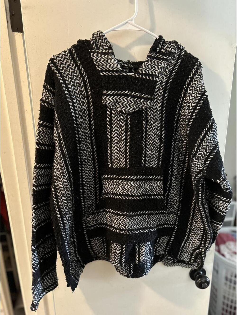 Vintage Earth Ragz black & white herringbone pattern poncho with hood, size XL